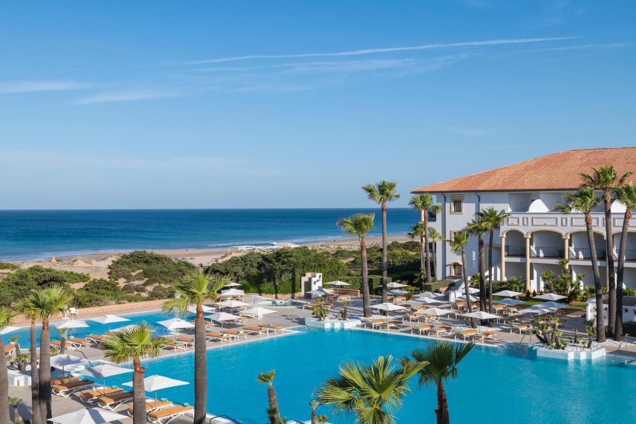 Iberostar Selection Andalucia Playa Otel Chiclana de la Frontera Dış mekan fotoğraf The resort's main pool