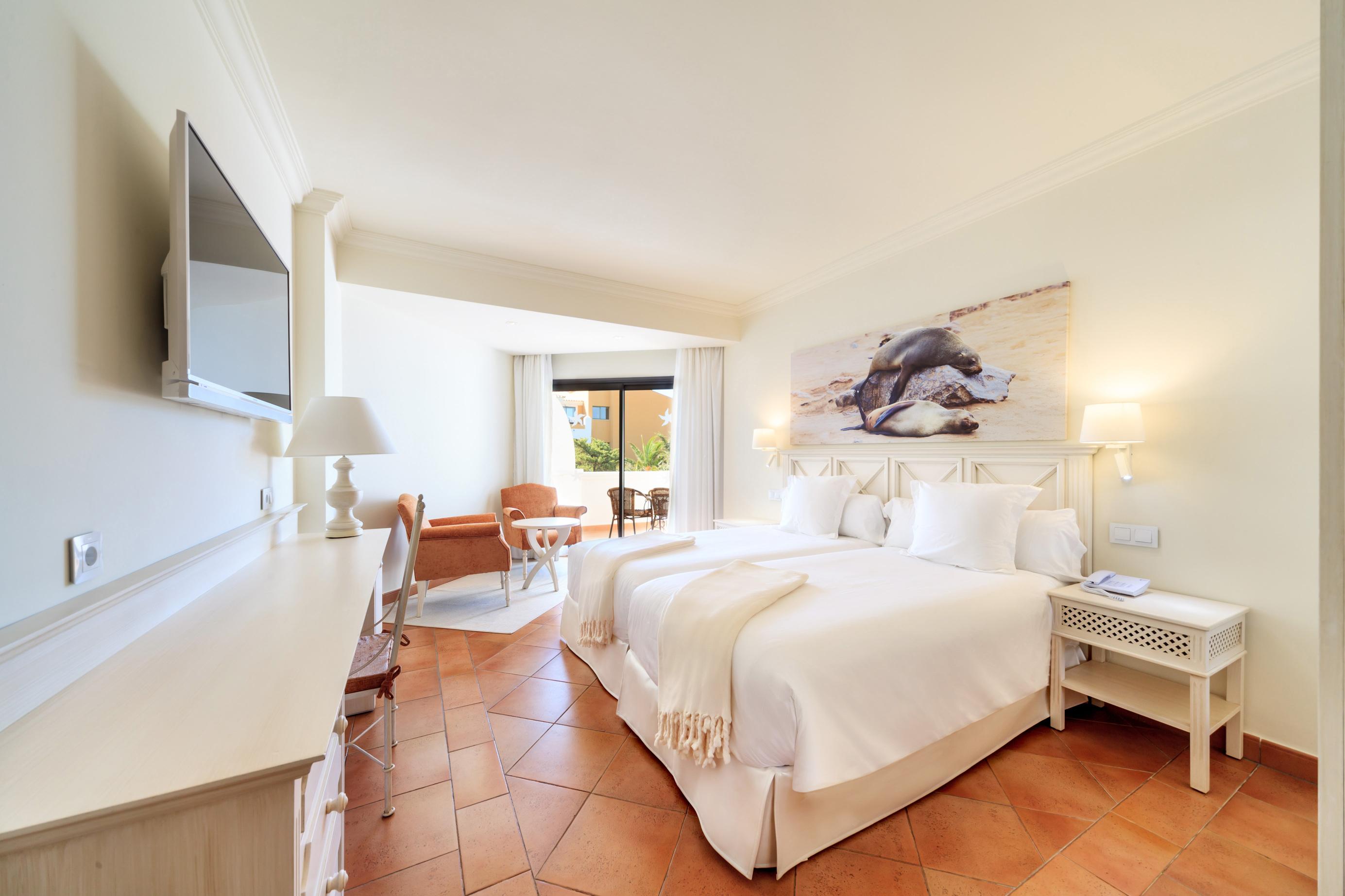 Iberostar Selection Andalucia Playa Otel Chiclana de la Frontera Dış mekan fotoğraf A room at the hotel