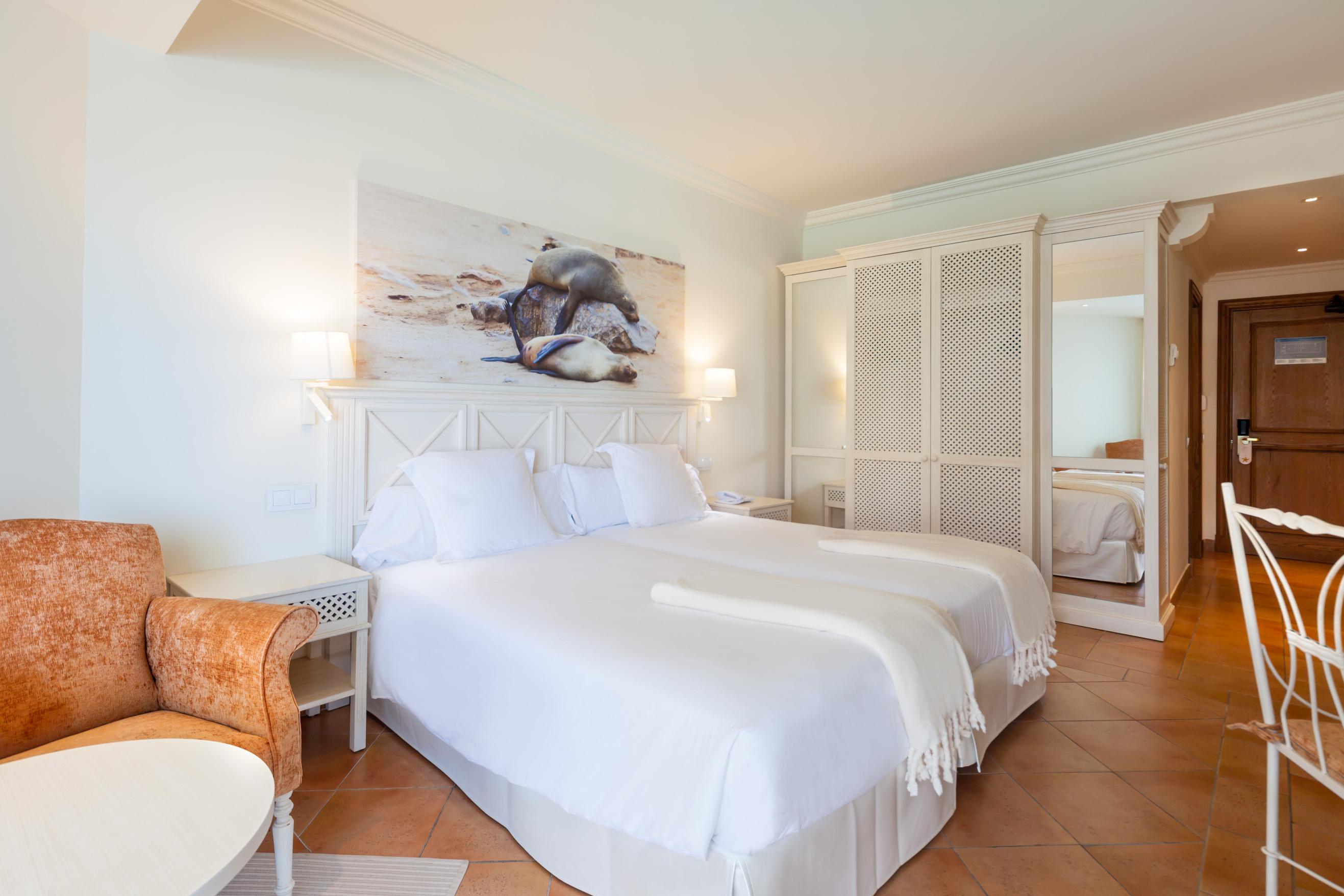Iberostar Selection Andalucia Playa Otel Chiclana de la Frontera Dış mekan fotoğraf A room at the hotel