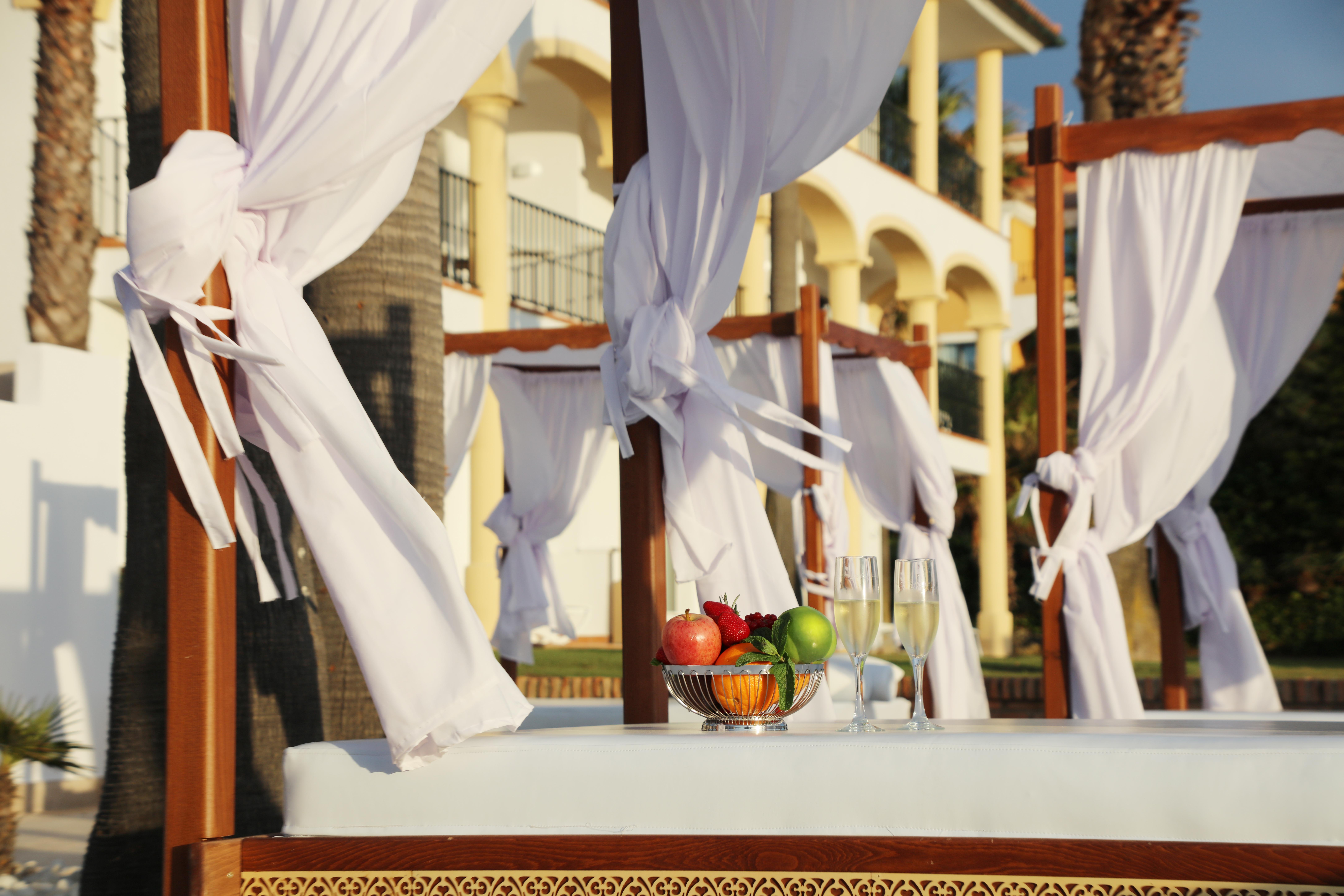 Iberostar Selection Andalucia Playa Otel Chiclana de la Frontera Dış mekan fotoğraf A canopy bed