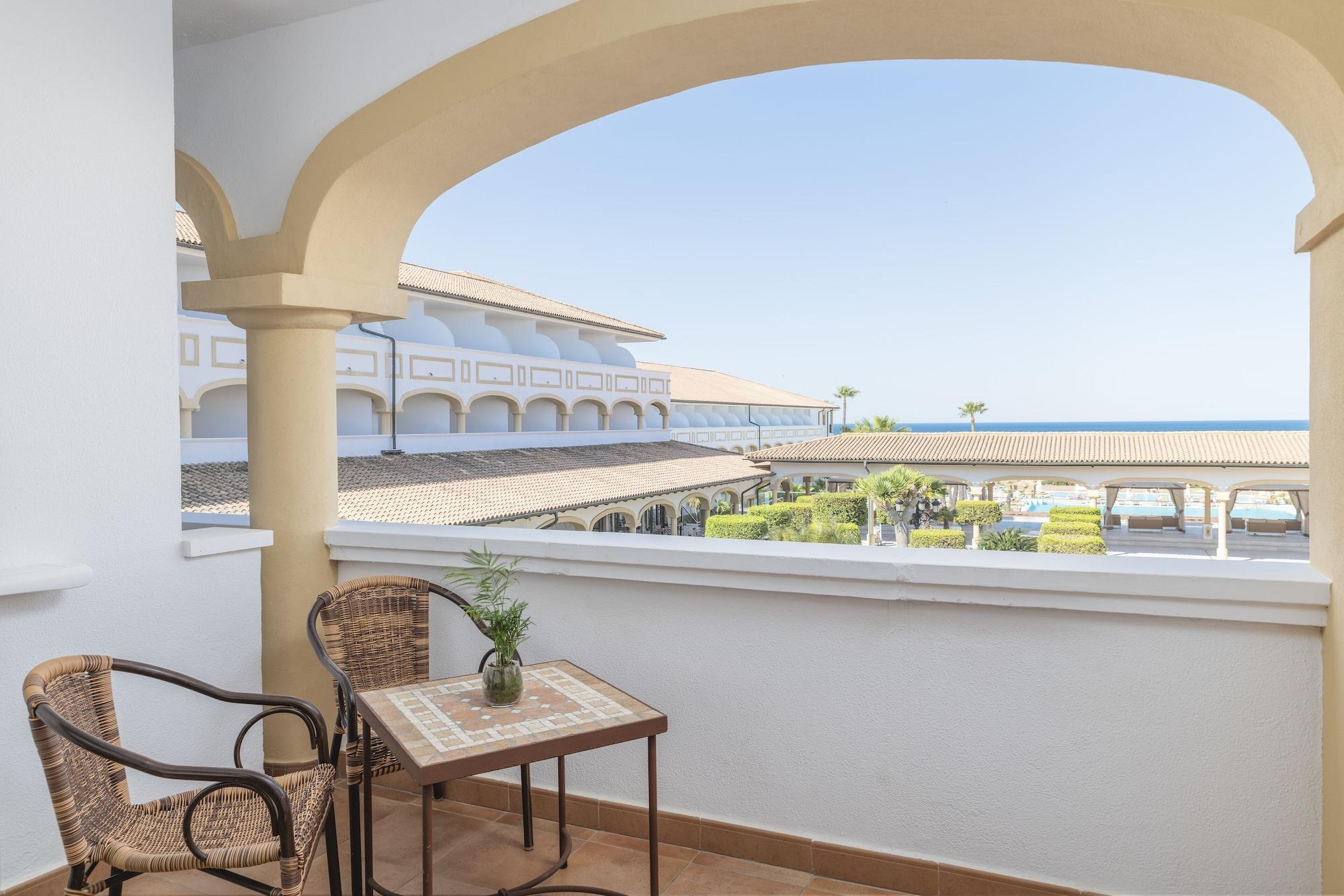 Iberostar Selection Andalucia Playa Otel Chiclana de la Frontera Dış mekan fotoğraf Balcony of a room at the hotel