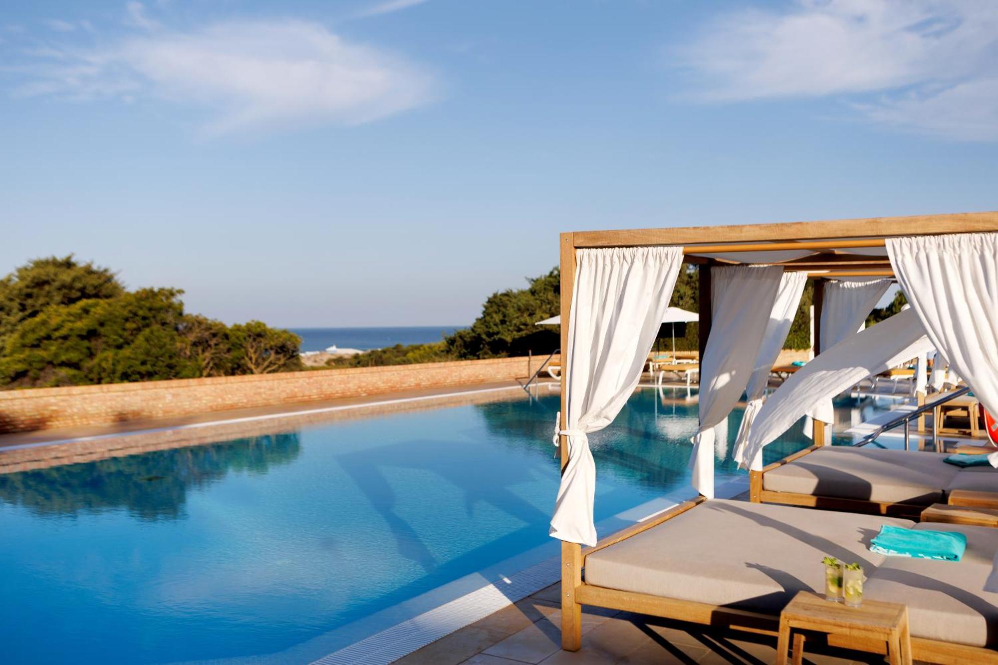 Iberostar Selection Andalucia Playa Otel Chiclana de la Frontera Dış mekan fotoğraf The pool at the Mykonos Grand Resort