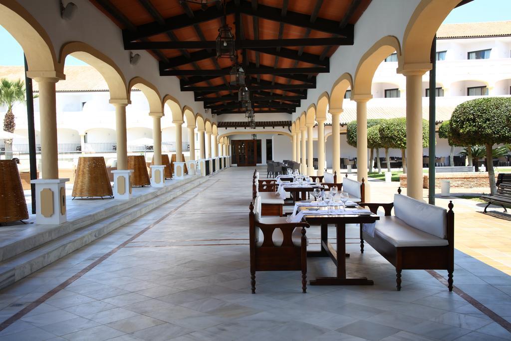 Iberostar Selection Andalucia Playa Otel Chiclana de la Frontera Dış mekan fotoğraf The restaurant at the hotel